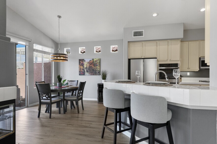 Building Photo - 76747 Minaret Way