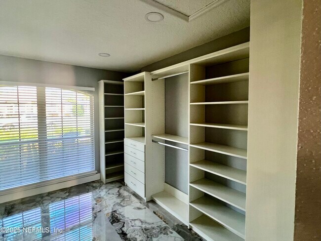 Building Photo - 13727 Victoria Lakes Dr