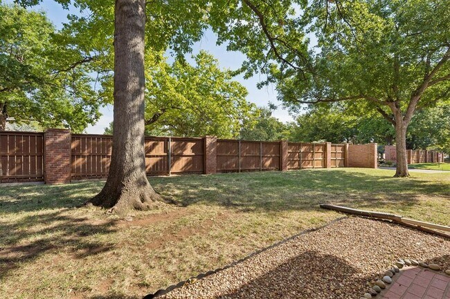 Building Photo - 11819 Red Oak Way