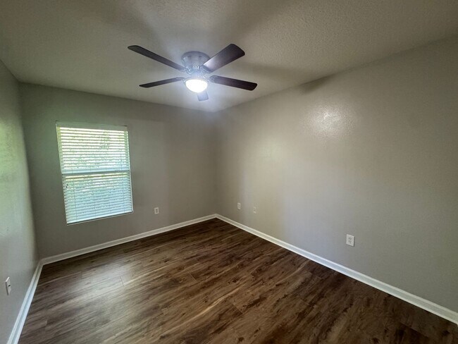 Building Photo - 6099 Maggies Cir