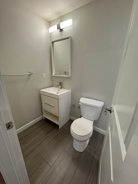 Building Photo - 707 N 40th St