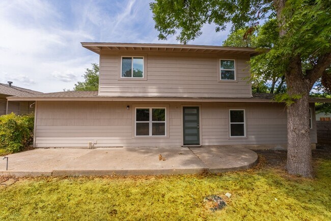 Building Photo - Hidden Gem | 4 bed 3 bath home in highly sought after Windsor Park!!!