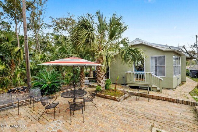 Building Photo - 404 Dunbar ave