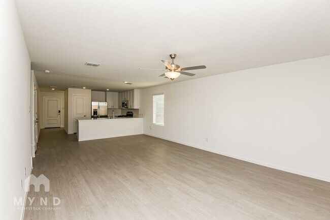 Building Photo - 2700 Mistwood Dr