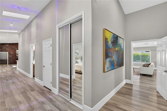 Building Photo - 363 E Robindale Rd