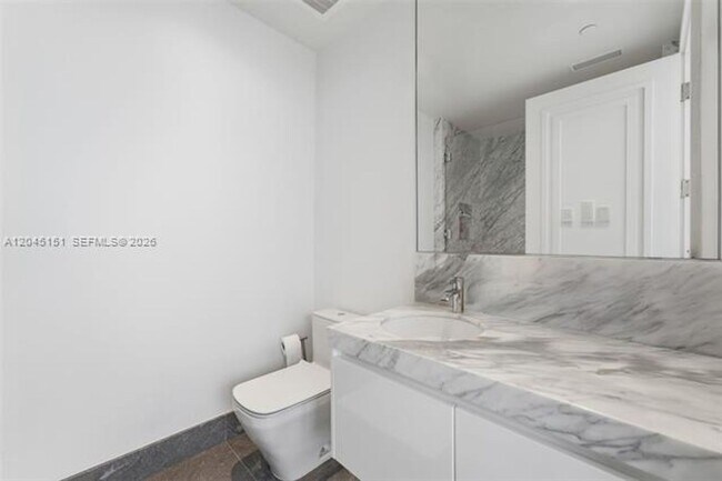 Building Photo - 17901 Collins Ave