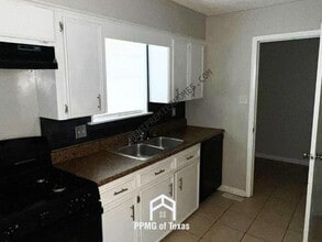 Building Photo - 5612 Crescent Dr