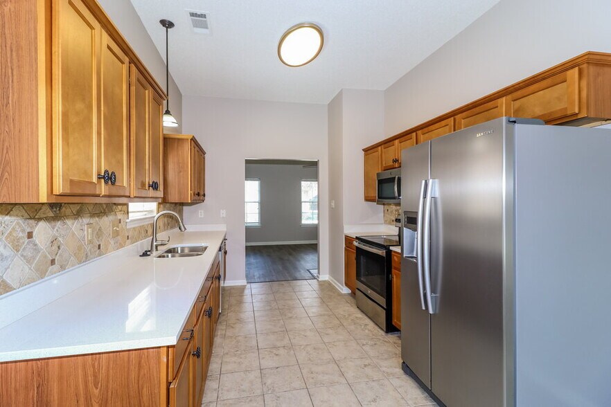 Building Photo - 10247 Morning Hill Dr