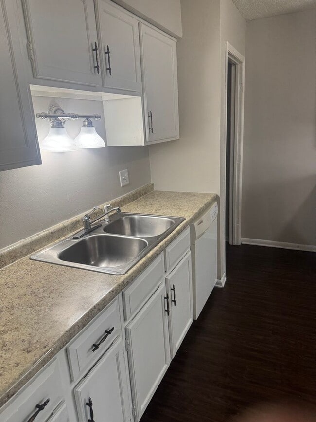 Building Photo - 927/929 Herold Avenue