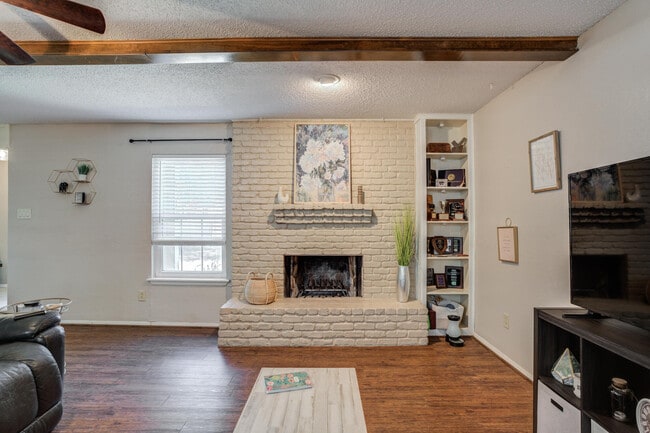 Building Photo - 8633 Knoxville Dr