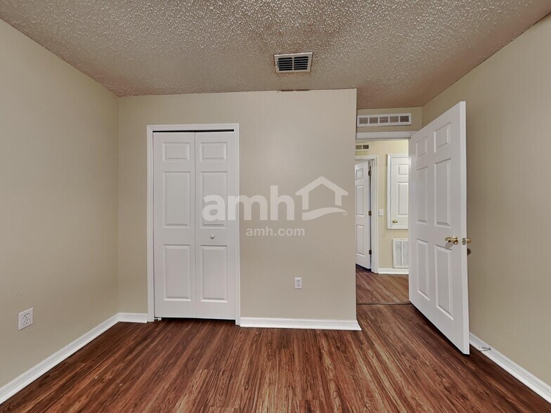 Building Photo - 1071 Royal Marquis Cir