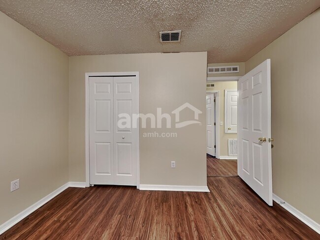 Building Photo - 1071 Royal Marquis Cir