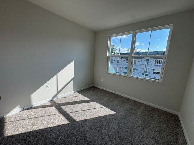 Building Photo - BRAND NEW HOME!