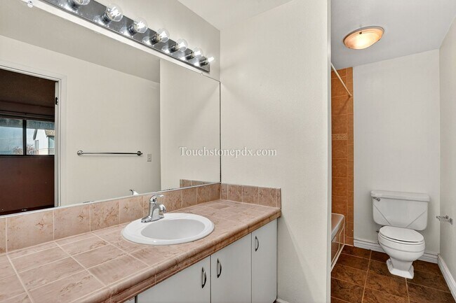 Building Photo - Bright Home with Stunning Mountain Skyline Setting!