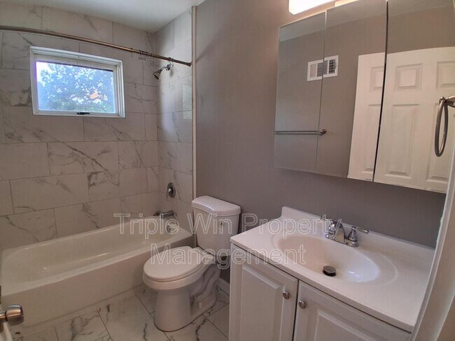 Building Photo - 524 Acorn Dr