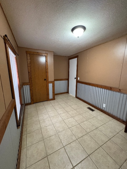 Building Photo - 240 Clark Ln