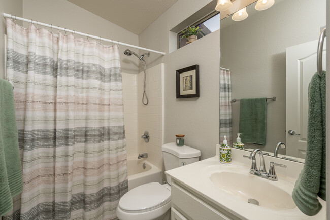 Building Photo - 2550 E Deer Valley Dr