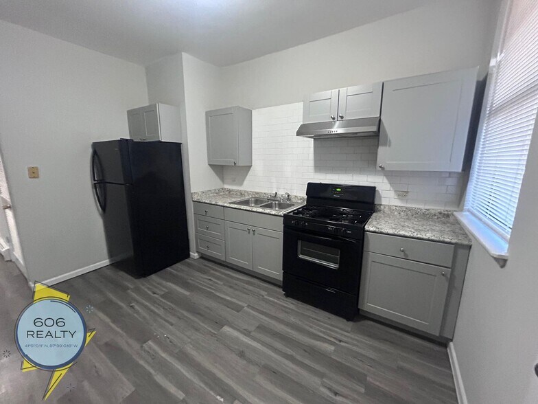 Building Photo - 5858 S King Dr