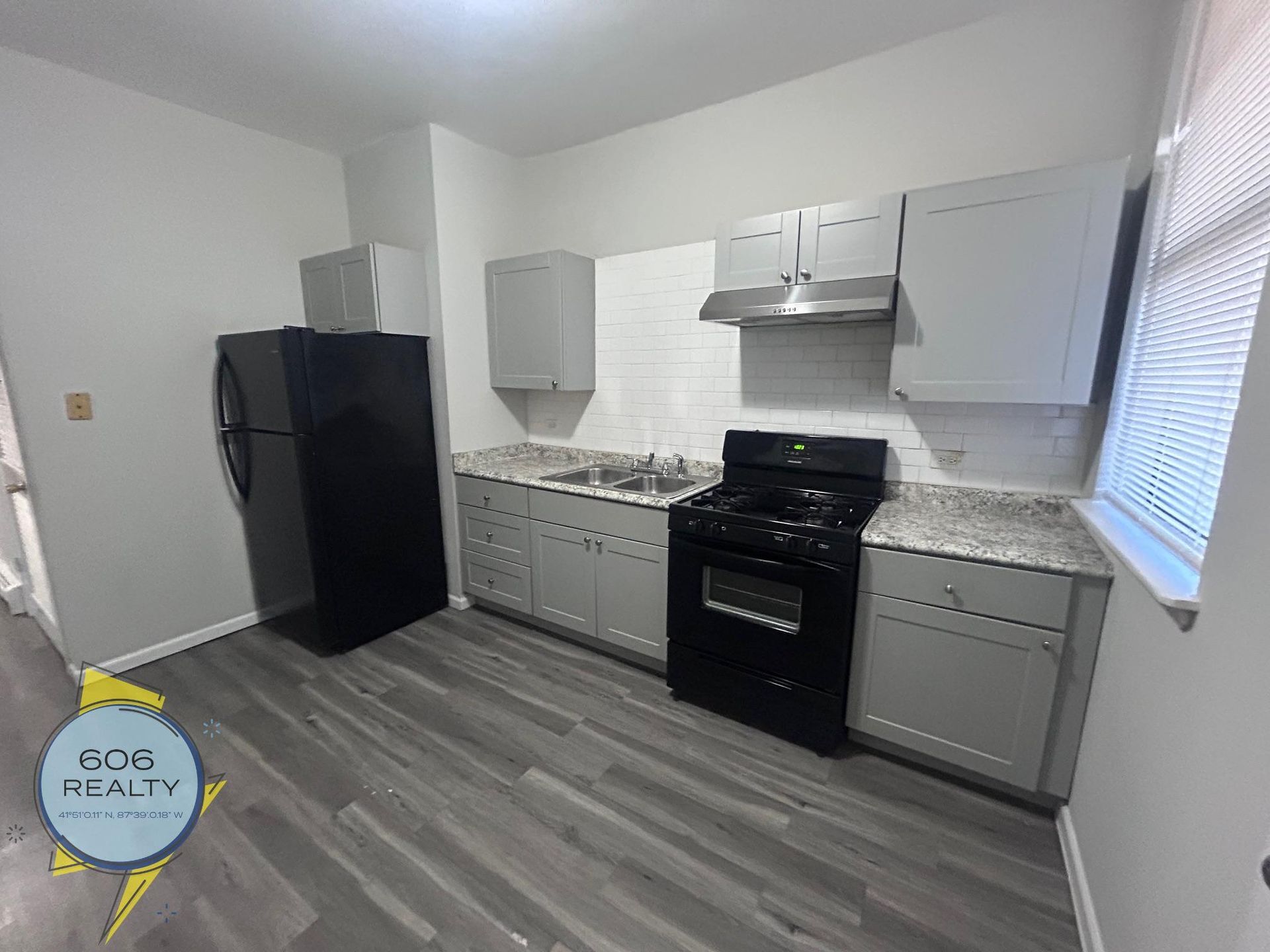 Building Photo - 364 E 59th St