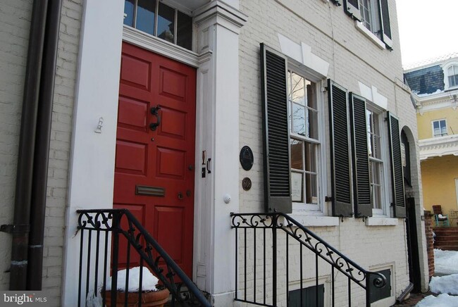 Building Photo - 608 Cameron St