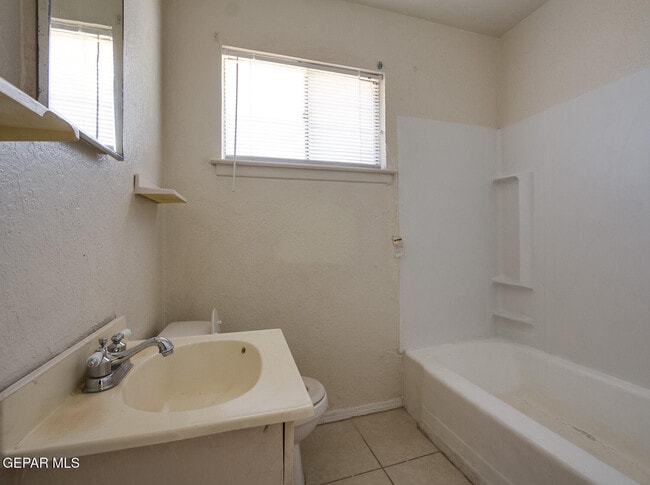 Building Photo - 5729 Waldorf Dr