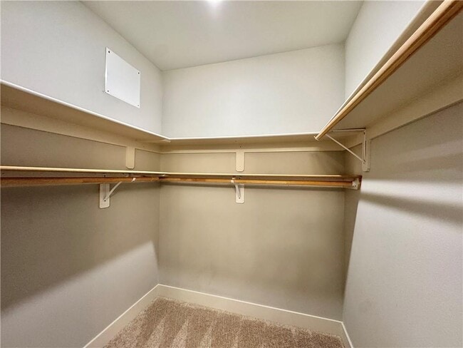 Building Photo - 700 NE Hts Ln