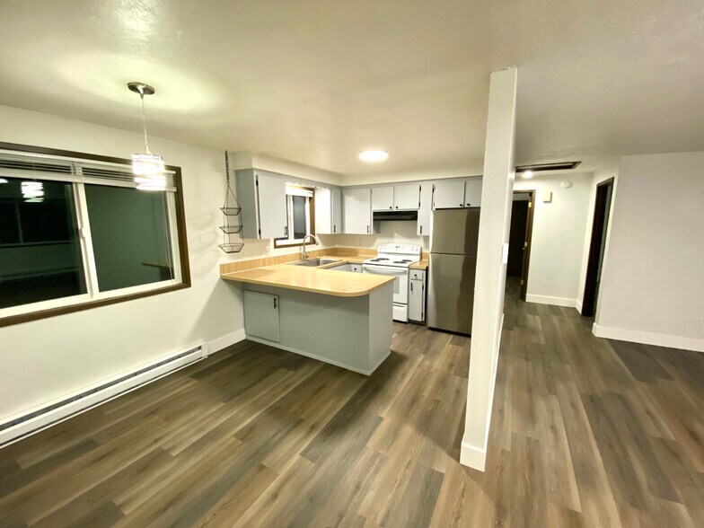 Primary Photo - 3238 Lyon St SE