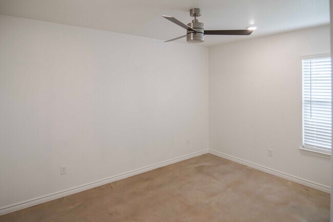 Building Photo - P2-1261 Lehmann Drive Copperas Cove, TX 76522