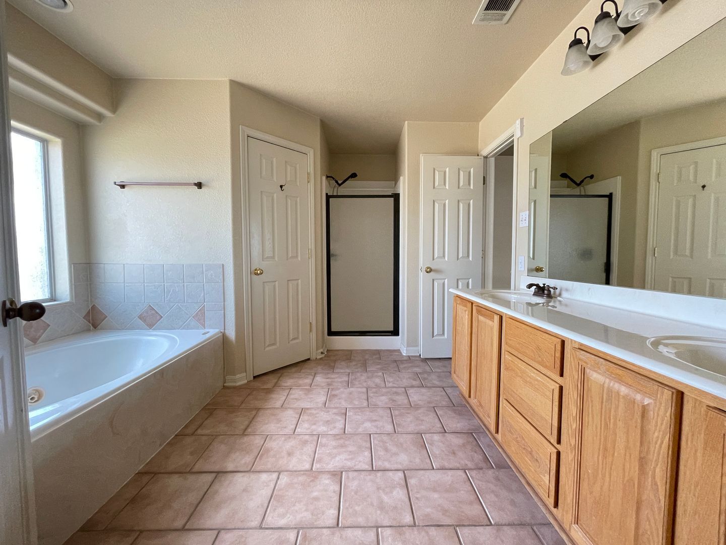 Building Photo - 6100 Alexus Dr