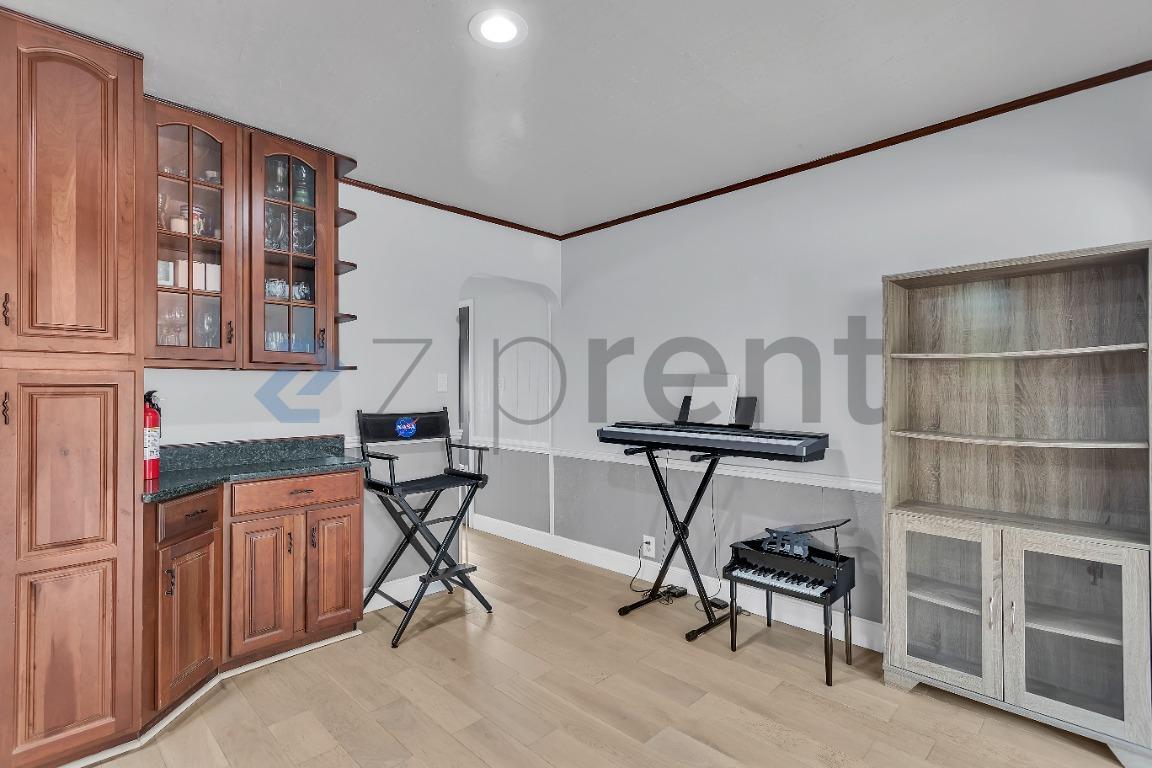 Building Photo - Unit