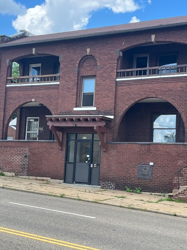 Building Photo - 315 9th St NE