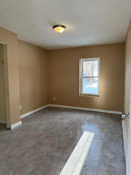 Building Photo - 1644 Myrtle St N