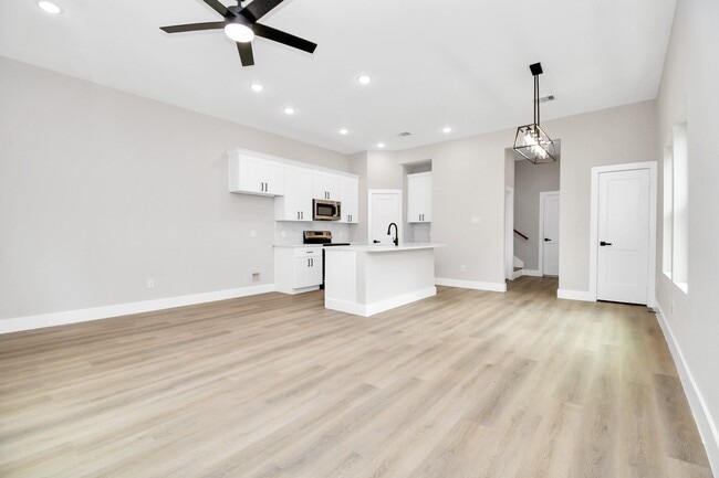 Building Photo - 8409 Sunnyhill St
