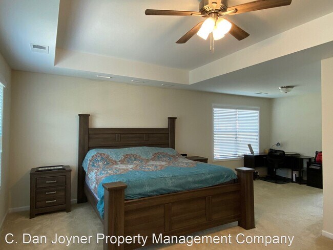 Building Photo - 4 br, 2.5 bath House - 348 Slate Drive