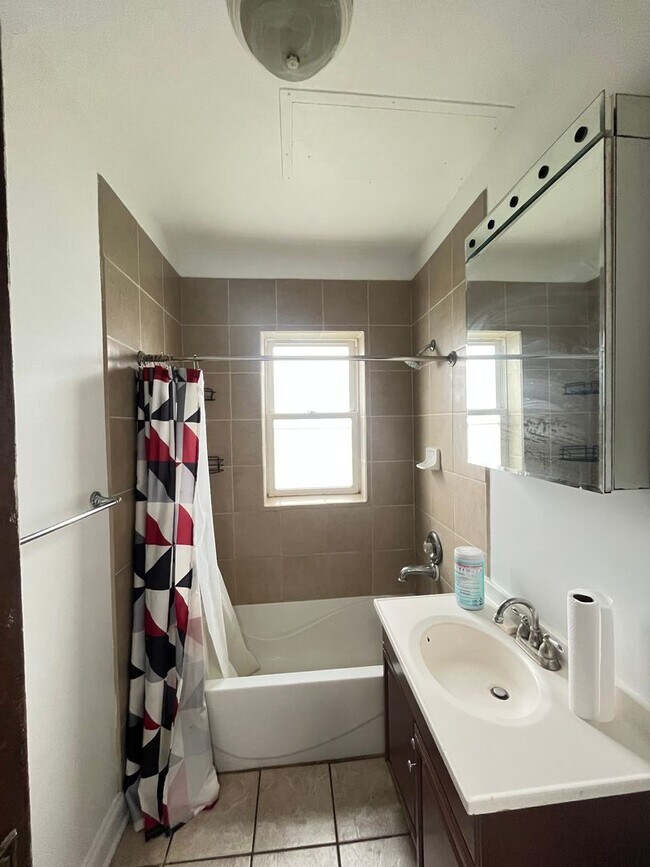 Building Photo - 305 Herkimer St