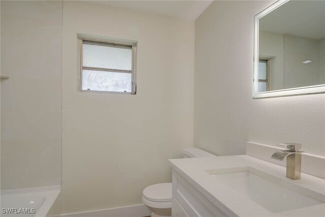 Building Photo - 372 Park Ln Dr