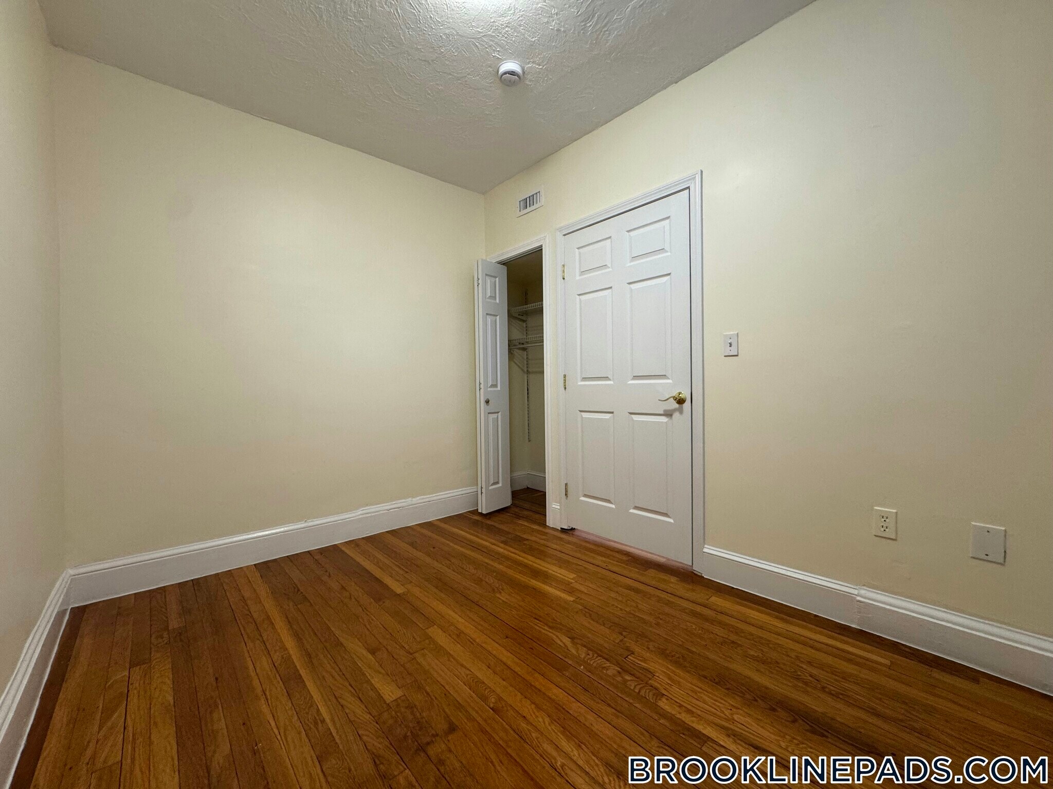 Building Photo - 73 Thatcher St