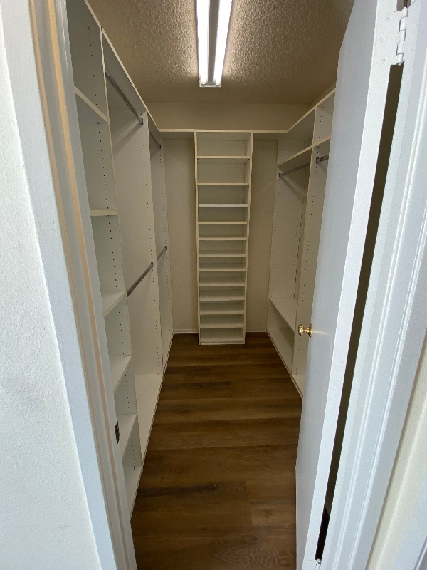 Building Photo - 9111 Lemona Ave