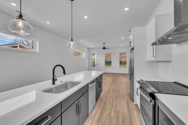 Building Photo - New build in West Nashville!