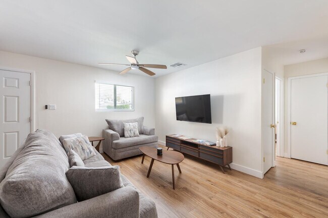 Building Photo - 2237 E Hillery Dr