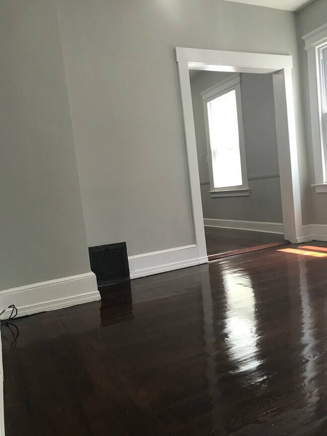 Building Photo - 211-211 Blake St