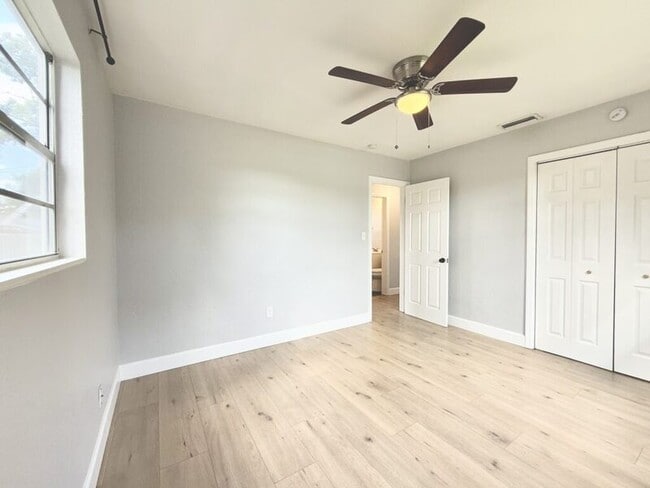 Building Photo - 5131 13th Ave N