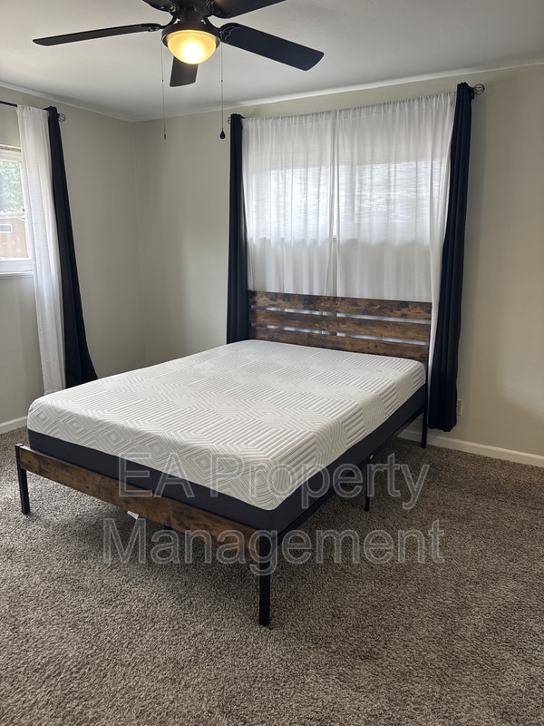 Building Photo - 1417 Dorothy St NE