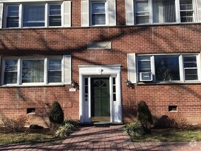 Building Photo - 258 Glenbrook Rd