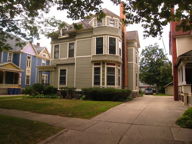Primary Photo - 533 Prospect Ave SE