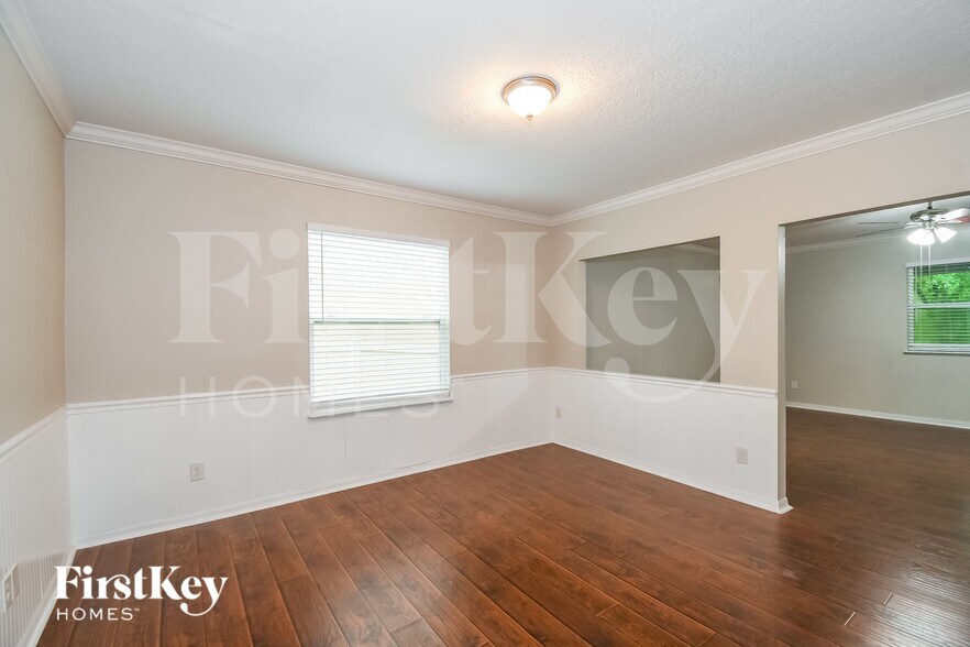 Building Photo - 10280 Magnolia Hills Dr