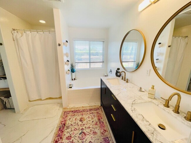Building Photo - 5 Br 3.5 Ba with pool available soon
