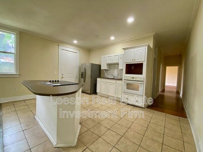 Building Photo - 548 Dalzell St