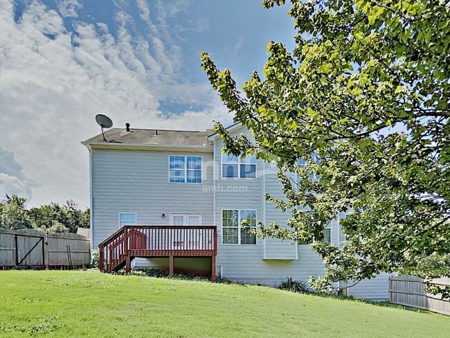 Building Photo - 327 Meadowcrest Cir