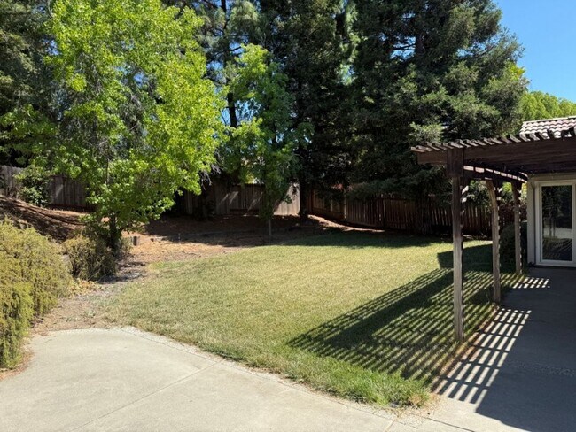 Building Photo - Modern 3 Bedroom 2 Bath One Story Browns Valley Vacaville *Star Rentals
